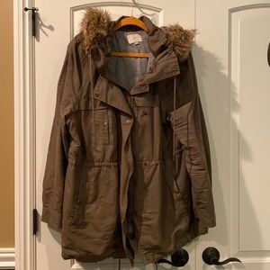 ANN TAYLOR LOFT OLIVE GREEN COAT WITH FUZZY HOOD